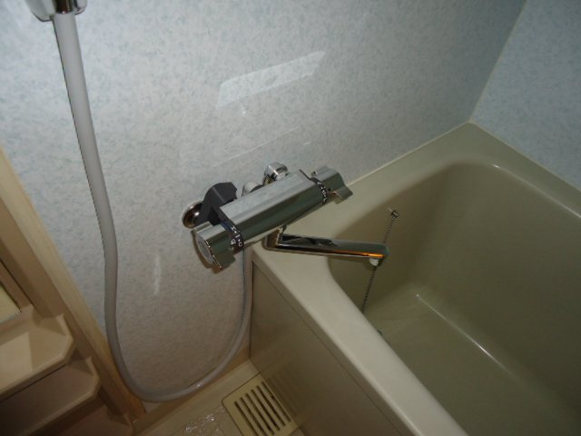 サンブレスのキッチン|サーモ付水栓