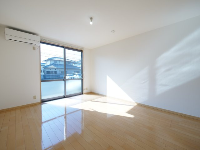 シャンティーブルーの洋室