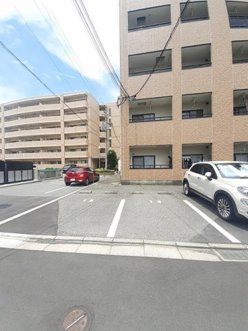 【駐車場】 | グランド・メール | 駐車スペースもあります