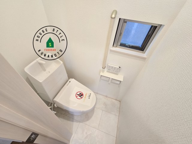 菊池郡大津町杉水第1-3棟（B号棟）のトイレ|温水洗浄便座を完備しております。2ヶ所にトイレがあるのは朝の慌ただしい時間も安心です。