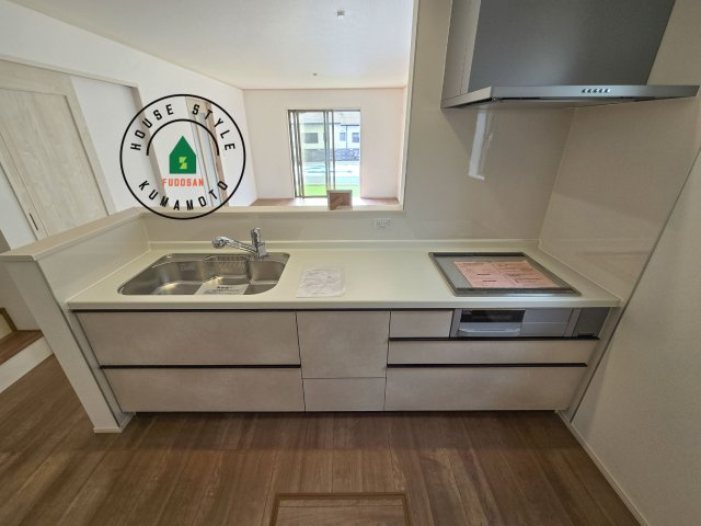 菊池郡大津町杉水第1-3棟（B号棟）のキッチン|ご家族を近くに感じられる対面キッチンのLDK。会話もはずみそうですね。