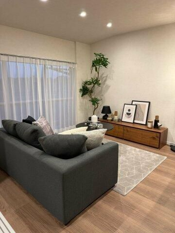 多摩市鶴牧３丁目の中古マンションの居間・リビング