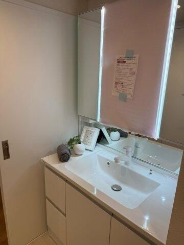 多摩市鶴牧３丁目の中古マンションの独立洗面台