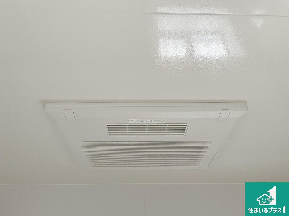 枚方市北楠葉町　新築一戸建ての冷暖房・空調設備|四季を通して快適なバスライフをお手伝いする浴室暖房乾燥機！浴室の乾燥・暖房・涼風・換気はもちろん、２４時間換気にも対応！