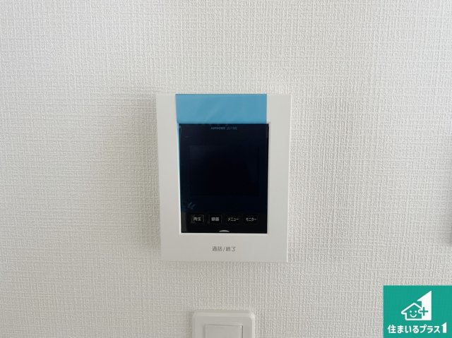 枚方市北楠葉町　新築一戸建ての防犯設備|カラーモニターインターホン！声だけでなく来訪者の姿や顔がモニターで確認できるので、小さなお子様がいらっしゃるご家庭でも安心できます！