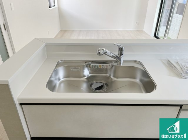 枚方市北楠葉町　新築一戸建ての設備|蛇口の先端に浄水器を内蔵しています！原水と浄水、お湯と冷水、シャワーの切替えがワンタッチなので用途によって使い分けられます。