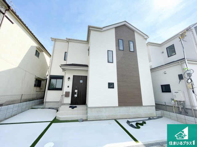 枚方市北楠葉町　新築一戸建ての外観|安心の10年保証！外観を美しく保ち、雨水で汚れを落とします！気になることがありましたら、お気軽にお問い合わせください！