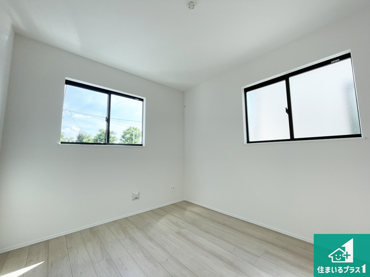 枚方市北楠葉町　新築一戸建ての洋室|収納スペースが充実しているので子供の成長に合わせてたくさん収納ができます！家族構成に合わせた様々な活用ができる収納！