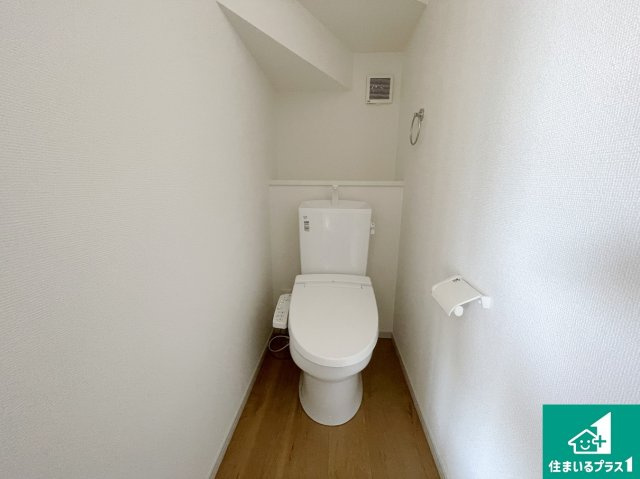 湖南市下田　第2期　新築一戸建てのトイレ|1・2階の2ヶ所にあるので、朝の忙しい時間の順番待ちもなく、深夜の利用にも大変便利です。