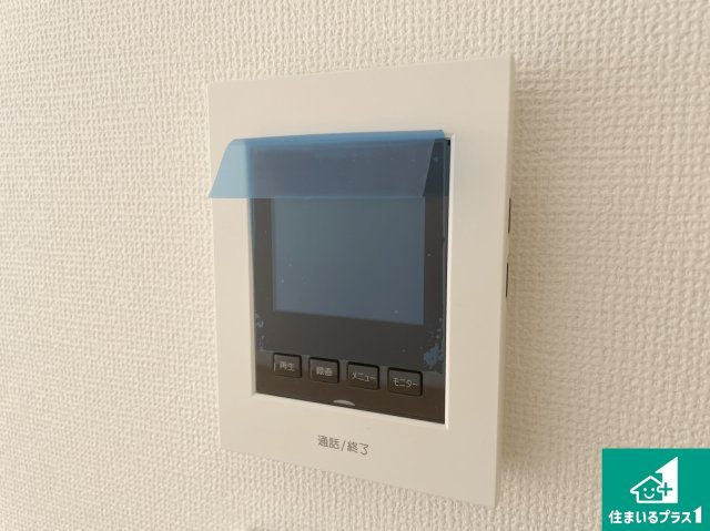 湖南市下田　第2期　新築一戸建ての発電・温水設備|カラーモニターインターホン！声だけでなく来訪者の姿や顔がモニターで確認できるので、小さなお子様がいらっしゃるご家庭でも安心できます！
