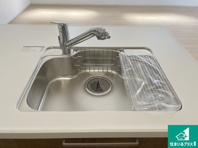 湖南市下田　第2期　新築一戸建ての防犯設備|蛇口の先端に浄水器を内蔵しています！原水と浄水、お湯と冷水、シャワーの切替えがワンタッチなので用途によって使い分けられます。
