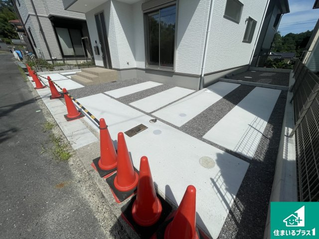 湖南市下田　第2期　新築一戸建ての駐車場|駐車スペース！散水栓があるので、こまめに愛車を洗えます！
