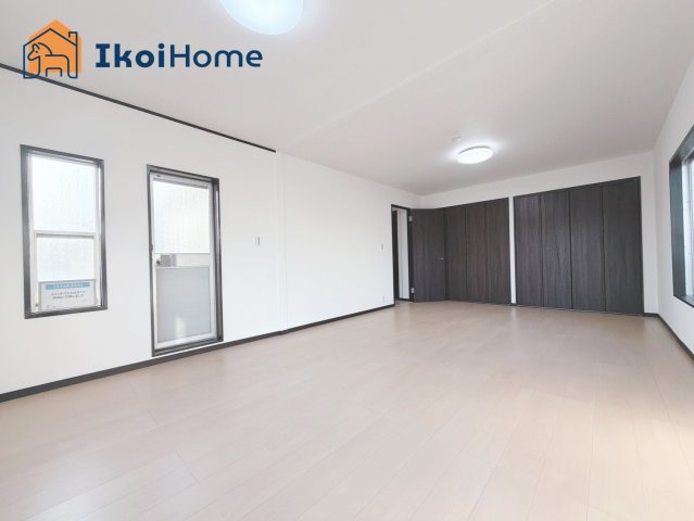 明石市北朝霧丘2丁目　中古戸建のその他|●年中無休：当日予約可●収納が多く季節ものの家電も収納できます。ハンガーラックの設置も可能