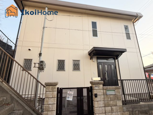 明石市北朝霧丘2丁目　中古戸建のエントランス|敷地内にはお庭もございます！室内リフォームされて1616サイズのユニットバスが新調されます！