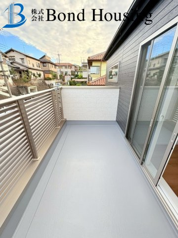 「お車3台駐車可」「敷地60坪以上」秋葉台2期 1棟のバルコニー