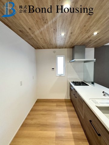 「お車3台駐車可」「敷地60坪以上」秋葉台2期 1棟のキッチン