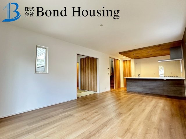 「お車3台駐車可」「敷地60坪以上」秋葉台2期 1棟の居間・リビング