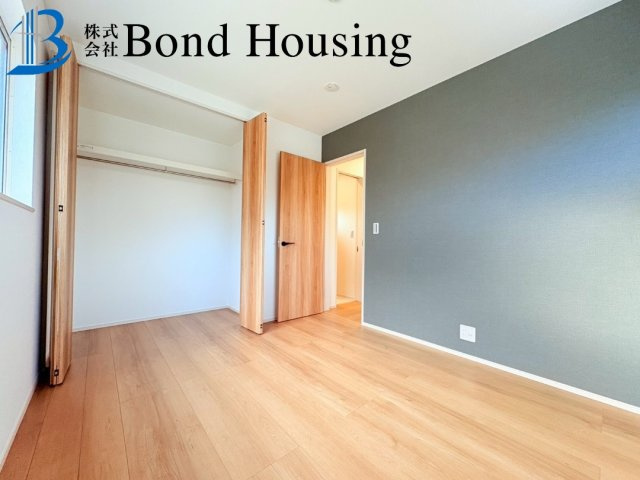 「お車3台駐車可」「敷地60坪以上」秋葉台2期 1棟の寝室