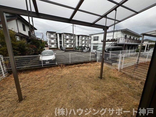 アーバン宮の前の庭