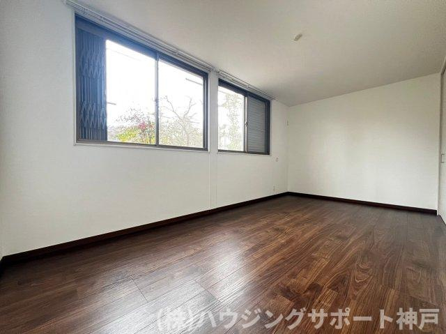 アーバン宮の前の寝室
