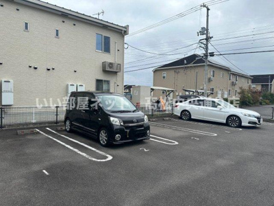 【駐車場】 | ロイヤルピジョン