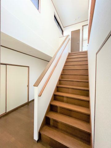 【その他】 | 仲介手数料無料！常盤小学校に通えるリフォーム済み中古住宅！宇部市西岐波 | 階段には手すりも付いて安心ですね