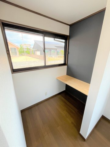 【設備】 | 仲介手数料無料！常盤小学校に通えるリフォーム済み中古住宅！宇部市西岐波 | 書斎コーナー