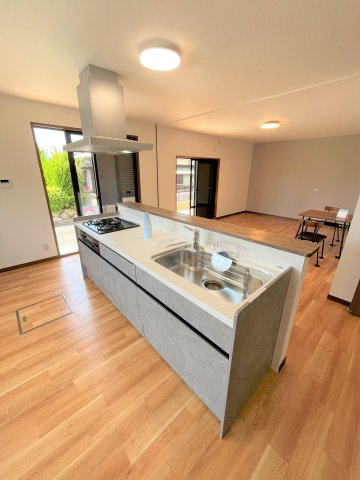 【キッチン】 | 仲介手数料無料！常盤小学校に通えるリフォーム済み中古住宅！宇部市西岐波 | 使い勝手の良いシステムキッチンで楽しくクッキング♪