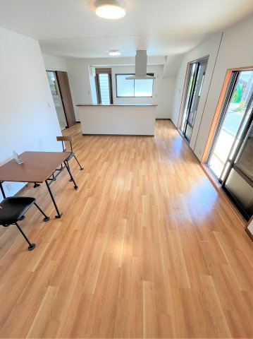 【居間・リビング】 | 仲介手数料無料！常盤小学校に通えるリフォーム済み中古住宅！宇部市西岐波 | ゆったりとしたリビングは家族の団らんがはずみますね♪