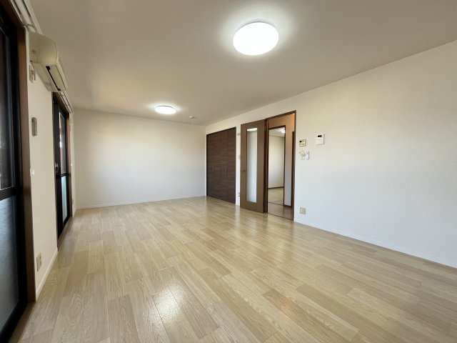 ストークシャルム原田の居間・リビング