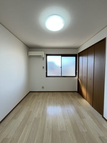 ストークシャルム原田の洋室