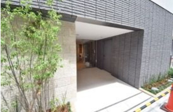 プラウドフラット三越前のエントランス