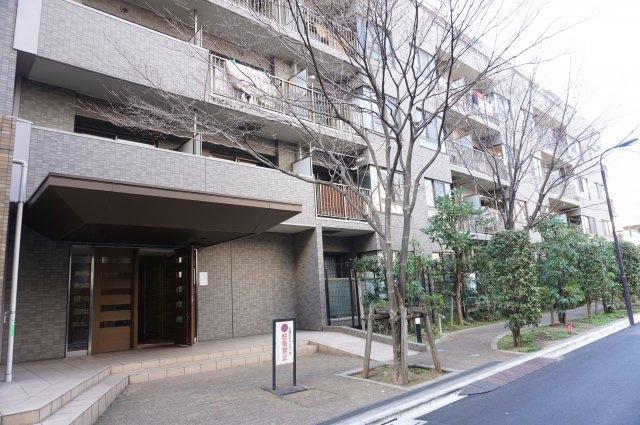 メゾンエクレーレ新宿西戸山の外観