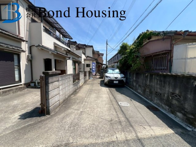 JR「魚住駅」徒歩15分・オール電化の中古戸建　長坂寺　築26年の前面道路含む現地写真