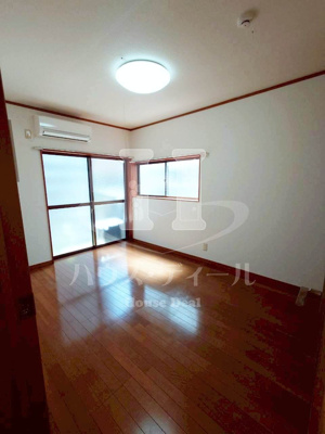 【居間・リビング】 | 石井邸 | こちらの居間で趣味の時間をお楽しみください