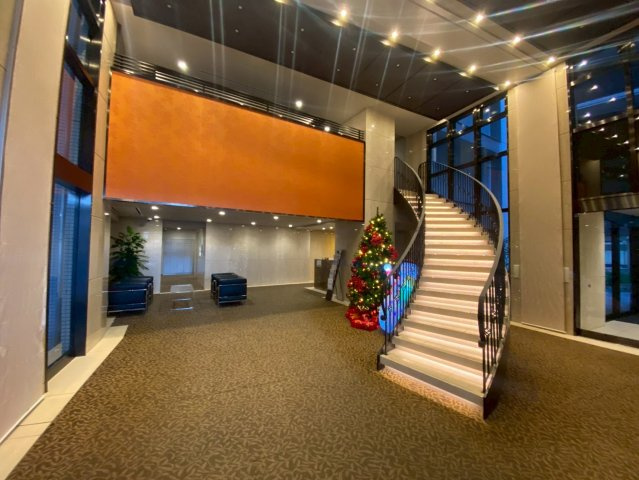 ザ・京都レジデンス四条河原町のエントランス|ゆったりとしたソファでくつろげるエントランス