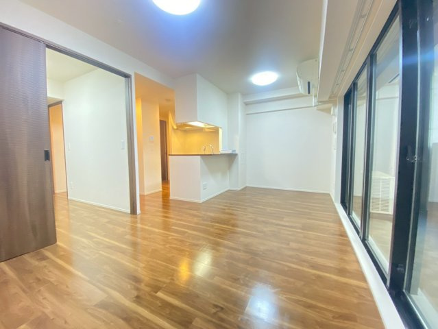 ザ・京都レジデンス四条河原町の居間・リビング|現地12月撮影