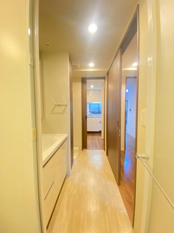 ザ・京都レジデンス四条河原町の独立洗面台|現地12月撮影