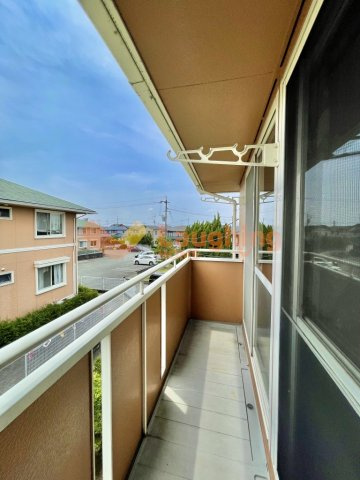 パークアベニューのバルコニー|同建物の別タイプの写真です