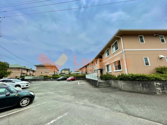 パークアベニューの駐車場|車をお持ちの方に嬉しい駐車場付きの物件です