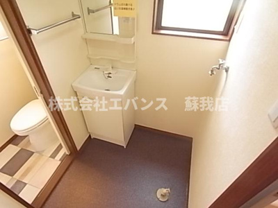【洗面所】 | 第一フラワーコーポ | スペースが確保できる洗面所です