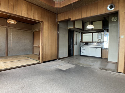 【居間・リビング】 | 米町4丁目6-10，14，16売家