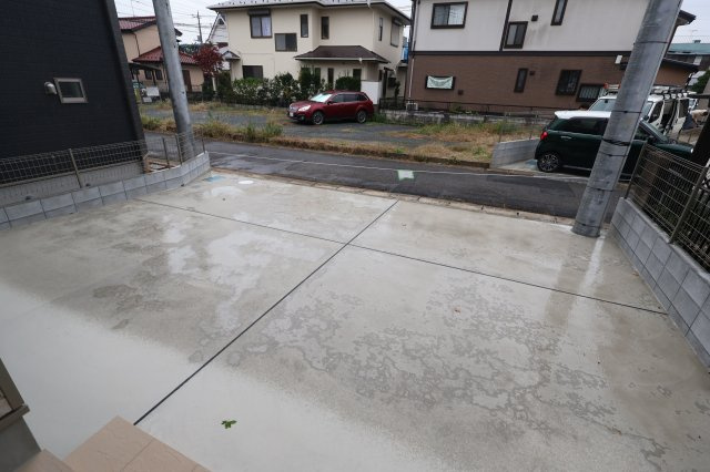 《仲介手数料無料》岩槻区西原2-60新築一戸建てハートフルタウンの駐車場|撮影日 2025年10月31日 14:40 雨