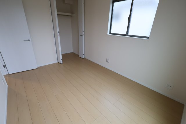 《仲介手数料無料》岩槻区西原2-60(A号棟第1)新築一戸建てハートフルタウンの洋室|撮影日 2025年10月31日 14:40 雨