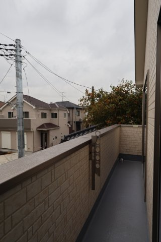 《仲介手数料無料》岩槻区西原2-60(A号棟第1)新築一戸建てハートフルタウンのバルコニー|撮影日 2025年10月31日 14:40 雨