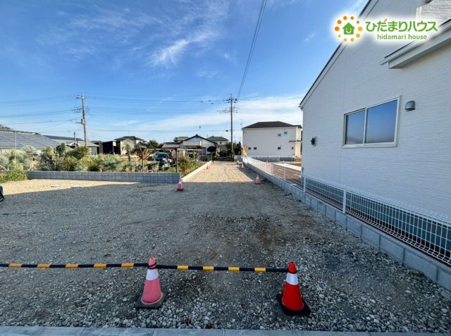 鴻巣市屈巣第4　新築戸建　リーブルガーデン03の前面道路含む現地写真