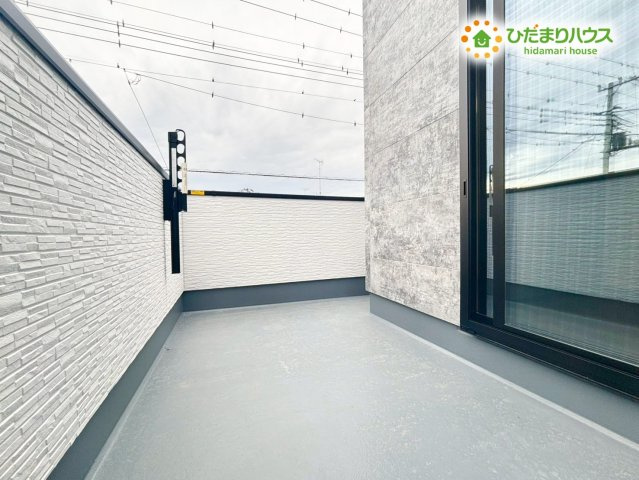 東松山市本町　第4期　新築一戸建て　ワイウッドコート　01のバルコニー