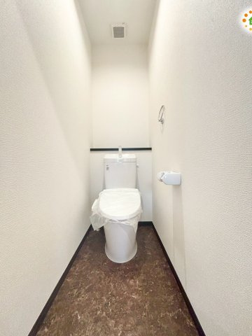 東松山市本町　第4期　新築一戸建て　ワイウッドコート　01のトイレ