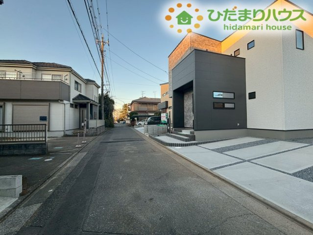 東松山市本町　第4期　新築一戸建て　ワイウッドコート　01の前面道路含む現地写真
