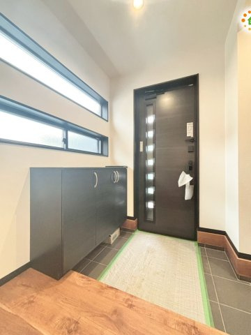 東松山市本町　第4期　新築一戸建て　ワイウッドコート　01の玄関